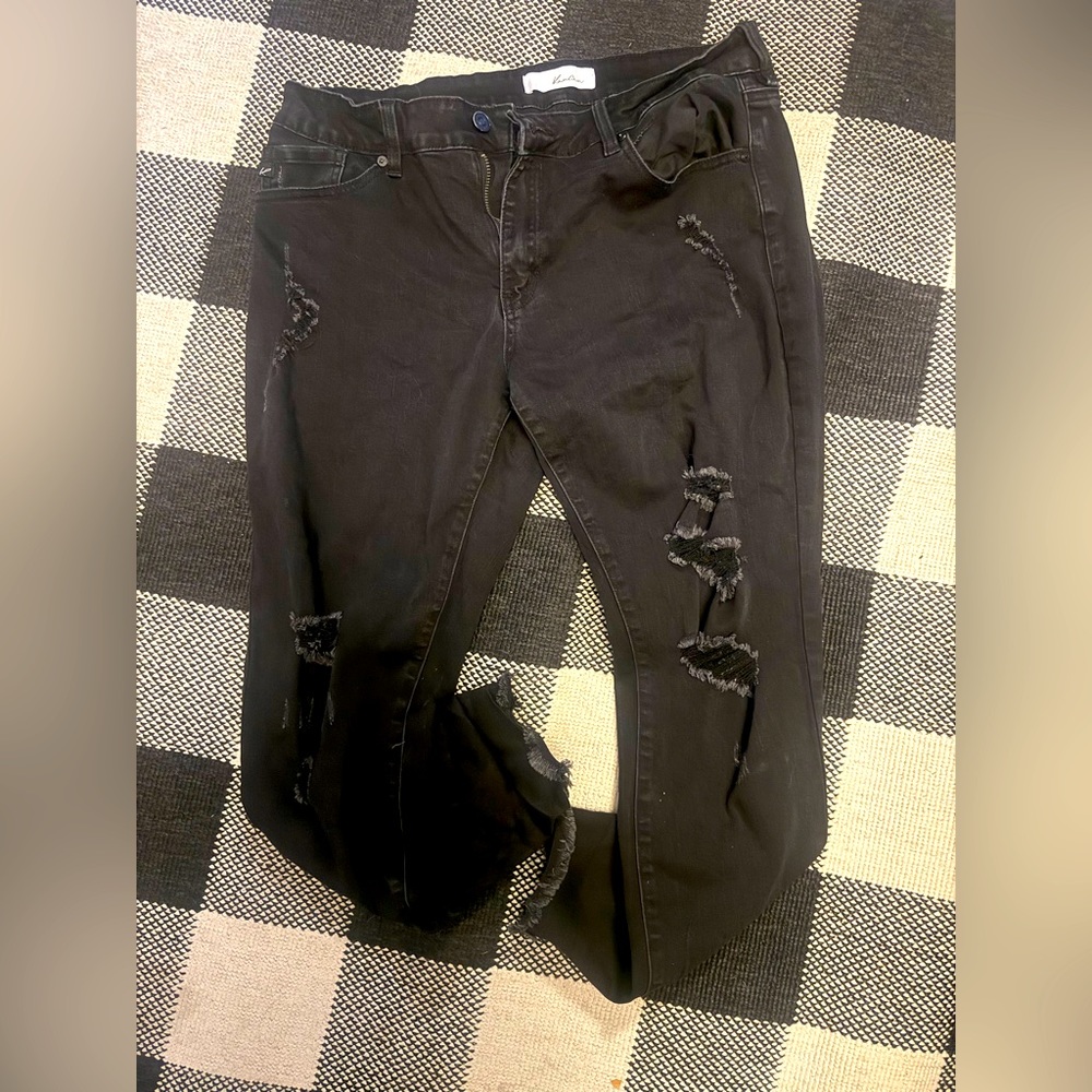 Black distressed kancan jeans